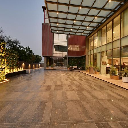 Отель The Fern Residency, Гандинагар Экстерьер фото